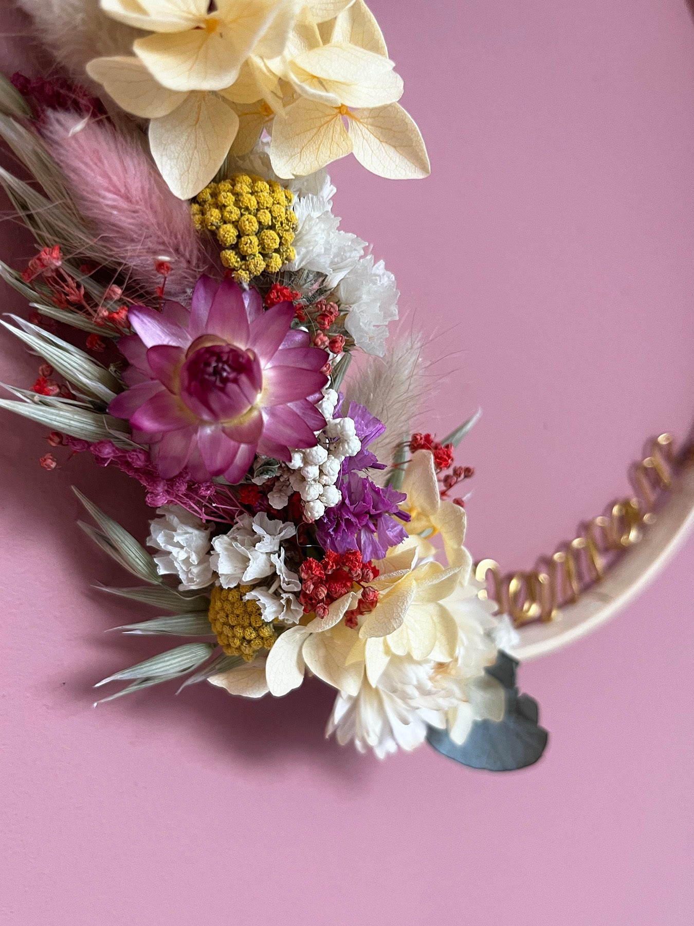 Couronne de fleurs séchées multicolore MAMAN