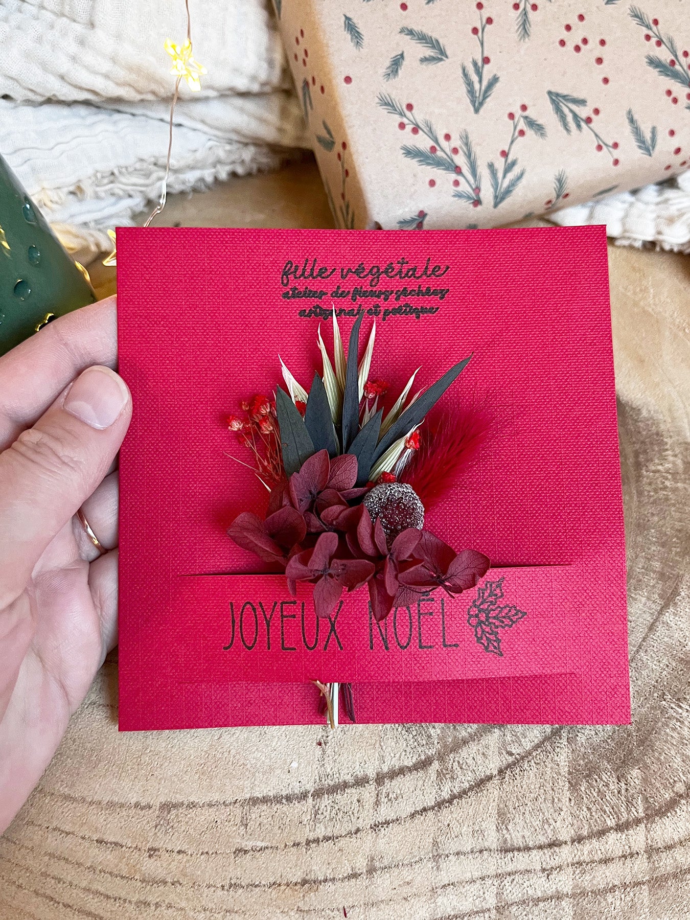 Carte "JOYEUX NOËL" avec bouquet de fleurs séchées