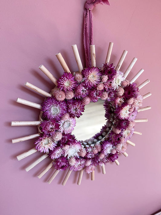 Miroir fleuri orné d'immortelles "HELIOS"