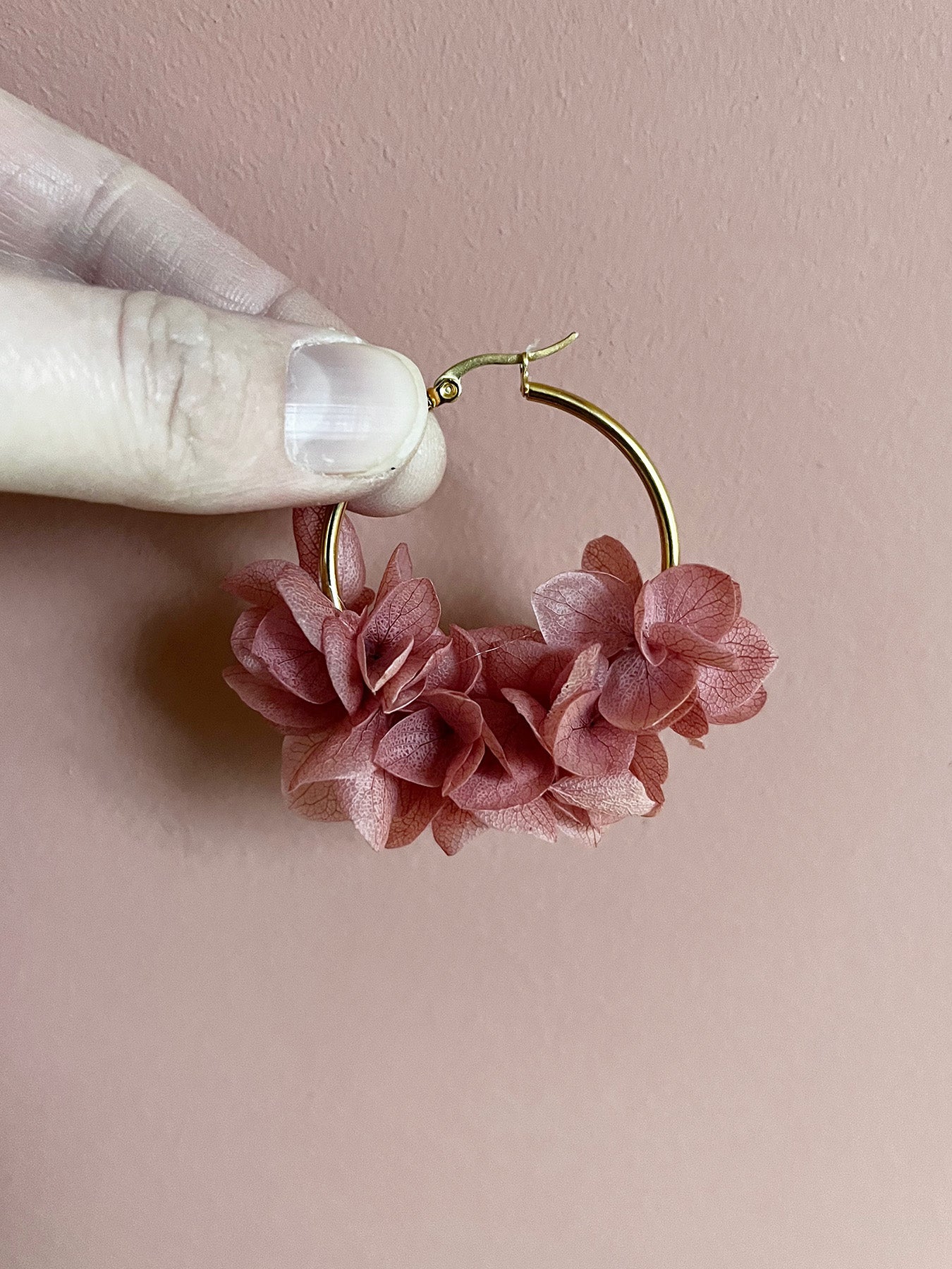 Créoles en acier inoxydable et hortensia stabilisé rose