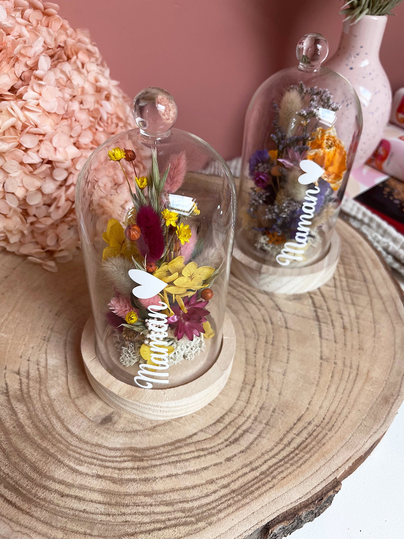 Cloche de fleurs séchées MAMAN tons roses et jaunes
