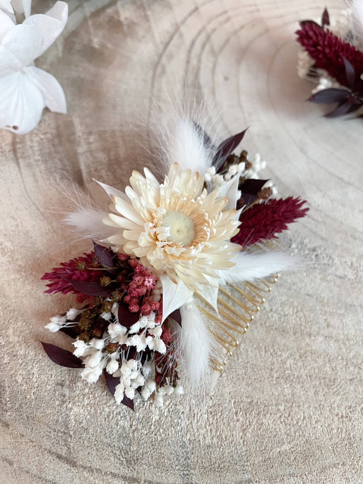 Peigne de mariée sur mesure et sa boutonnière assortie