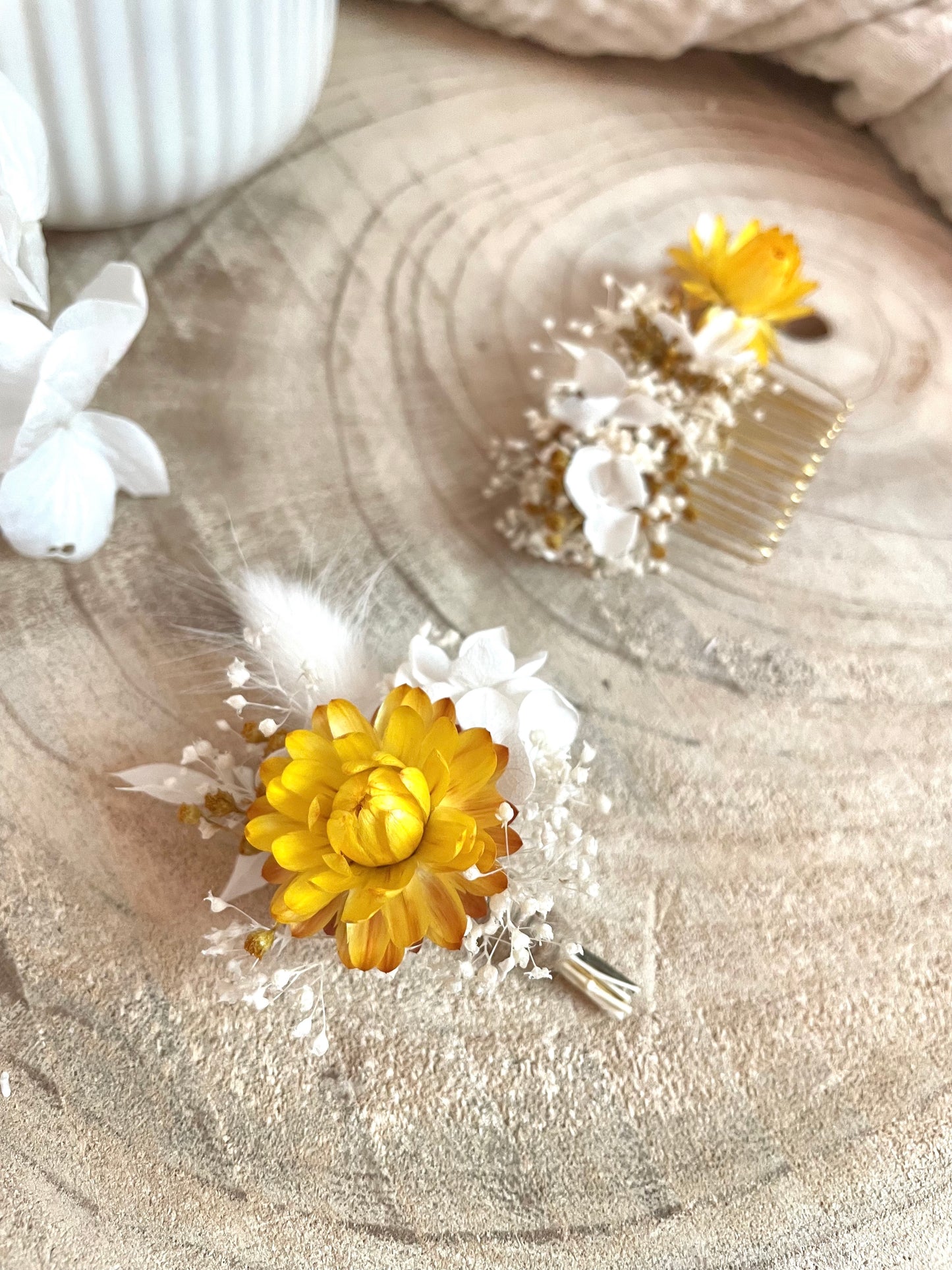 Peigne de mariée sur mesure et sa boutonnière assortie